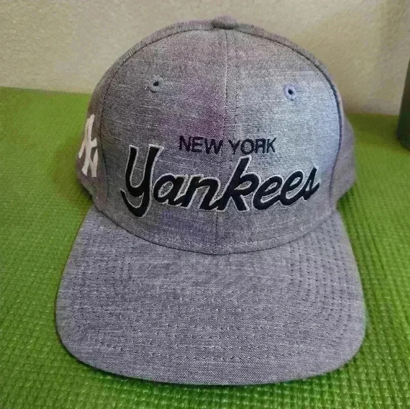Nike New York Yankee snap back baseball hat cap. Gently used - Picture 2 of 9
